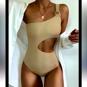 - ELIANNA TAN ONE PIECE SIDE CUTOUT ONE SHOULDER SWIMSUIT  SIZE M